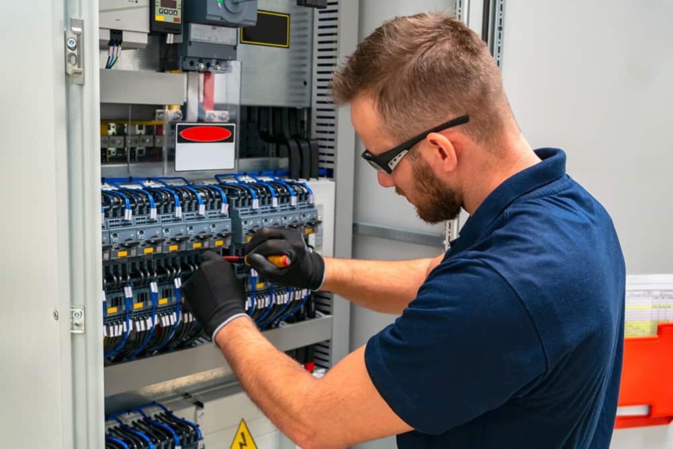 Elektroniker für Energie- und Gebäudetechnik (m/w/d) bei Elektro Beck GmbH in Maxhütte-Haidhof